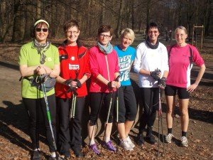 Flerkerinnen beim "Oben ohne"- Lauf