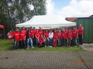 Gruppenfoto kurz vor dem ersten Start zum 13. Welveraner Buchenwaldlauf (teilweise die erste "Schicht".