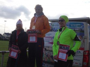 Siegerinnen 7050m: v.l.  2. Platz Beate Pelani, 1. Platz Regina Tank, 3. Platz Susann Ladwig